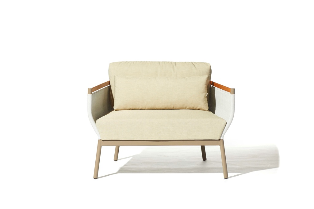 Poltrona Tela Armchair Acabamentos do produto: alumínio / madeira / tecido / tela